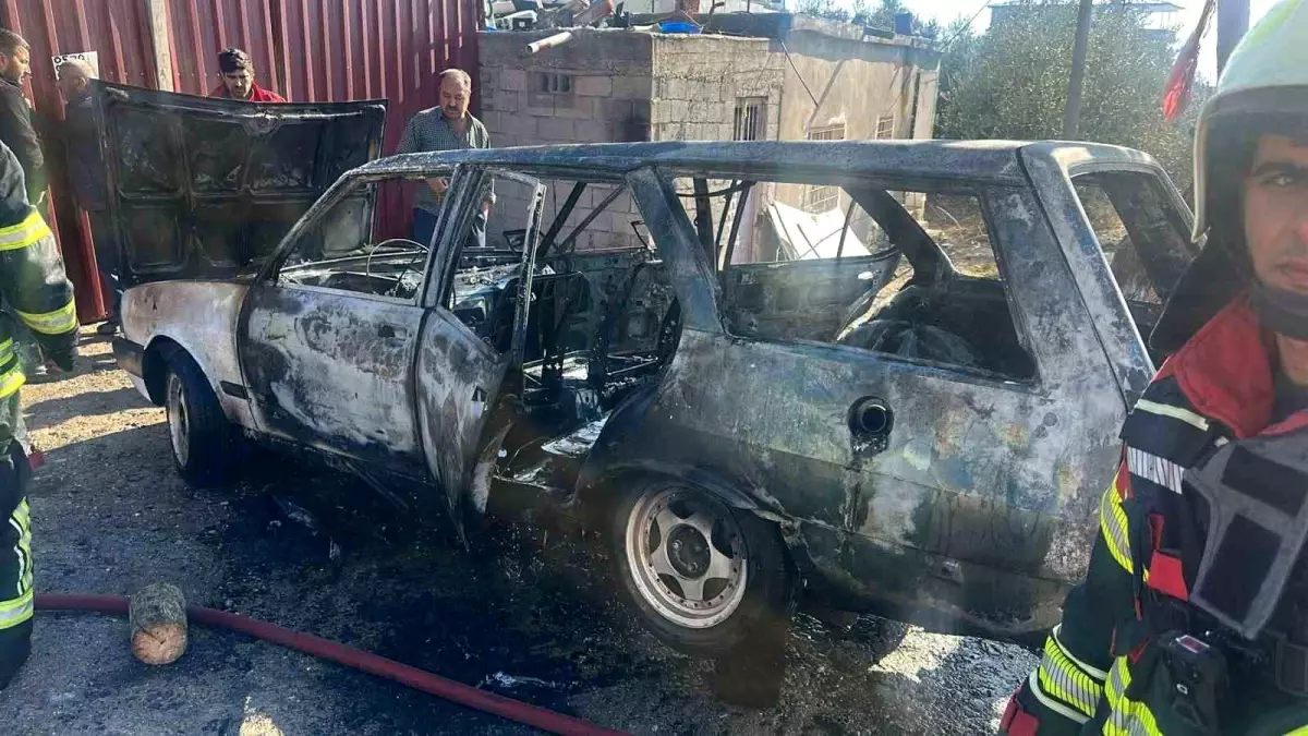 Mersin Mut'ta Oto Tamirhanesinde Araç Yangını: Tamamen Yandı