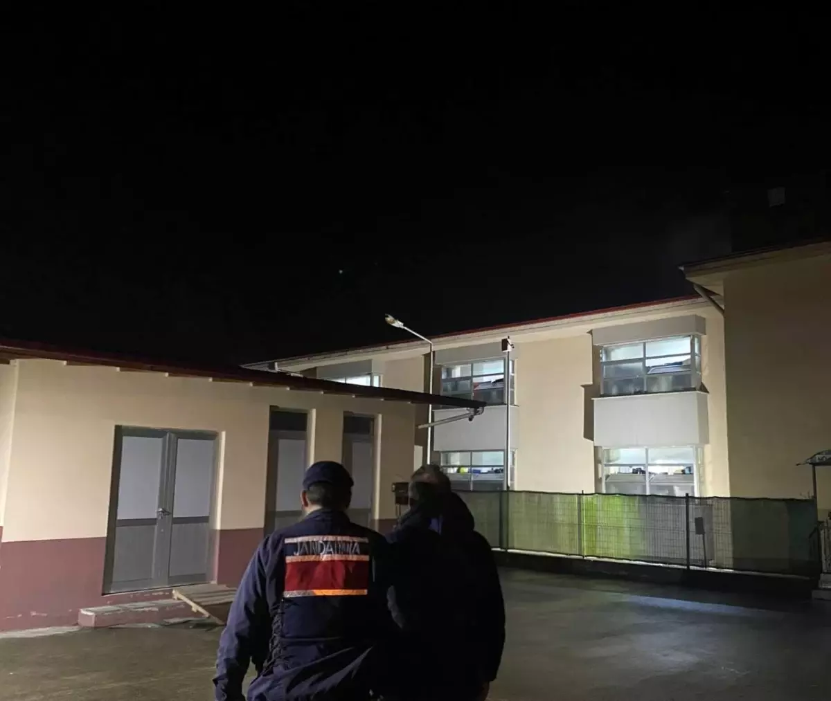 Rize'de Jandarma Operasyonu: Uyuşturucu ve Cebir Suçlularının Yakalanışı