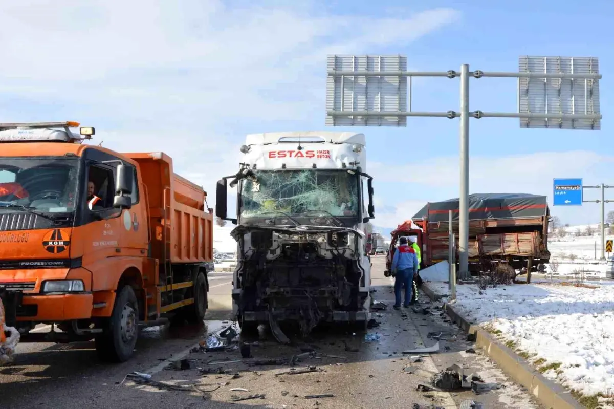 Havza’da Tır ve Kamyonet Çarpışması: 2 Yaralı