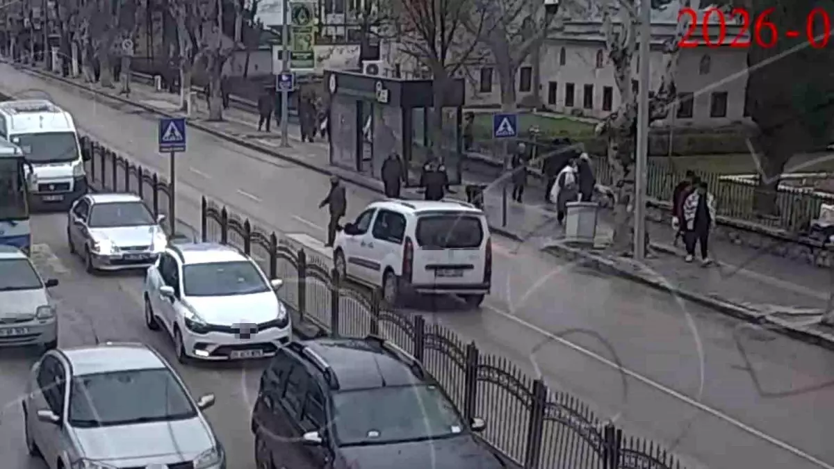 Amasya’da Yaya Geçidinde Araç Çarpması: Bir Kişi Hastaneye Kaldırıldı