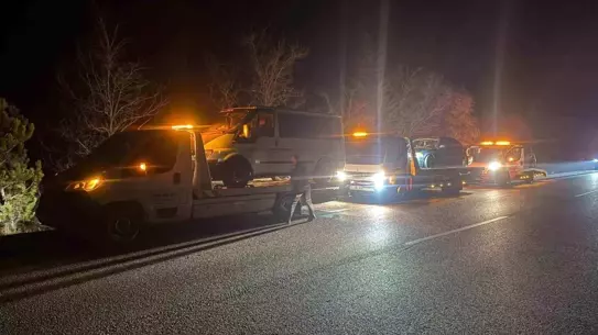 Kaza sonrası trafik akışı ve polis kontrolü
