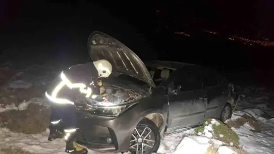 Hatay’da Direksiyon Kaybı Sonrası Araziye Çıkan Araçta İki Kişi Yaralandı