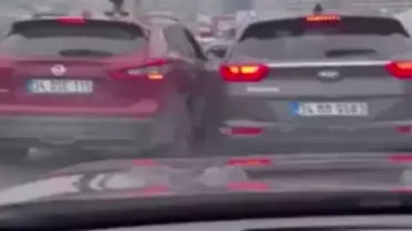 Beylikdüzü Trafiğinde 'Kaynak' Kavgası: Gençler Sürücüye Şiddet Uyguladı