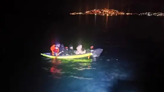 Sahil güvenliği ekipleri operasyon sırasında