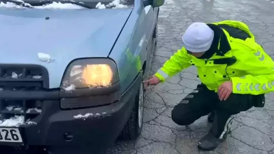 Kış lastiği kontrolü sırasında çekilen fotoğraf