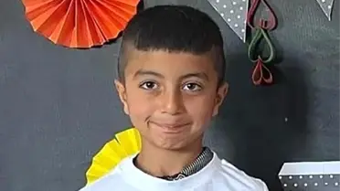 Buzda kaybolmuş iki çocuğun fotoğrafı