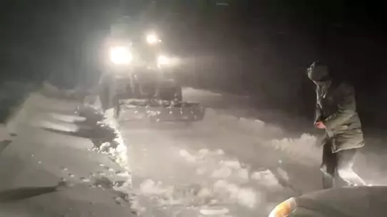 Sivas'ta Şiddetli Kar ve Tipi Yolculukları Felç Etti