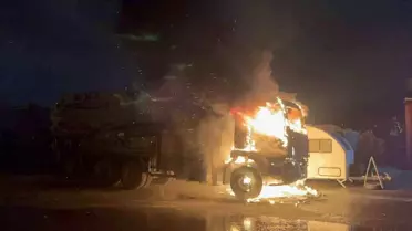 Alevler içinde beton pompası