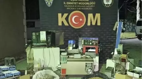 Operasyon sonrası ele geçirilen kaçak tütün ve makaron
