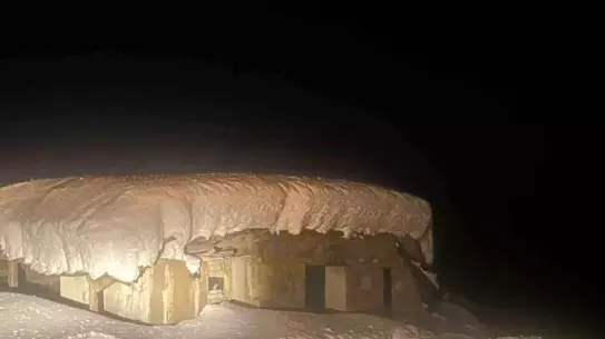 Ovacık'ta sahada çalışan polis araçları