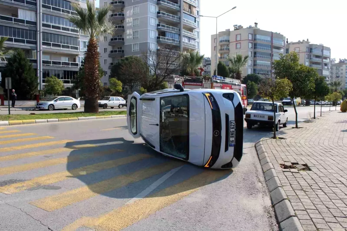 Efeler'de Ticari Araç ve Otomobil Çarpıştı: Bir Yaralı