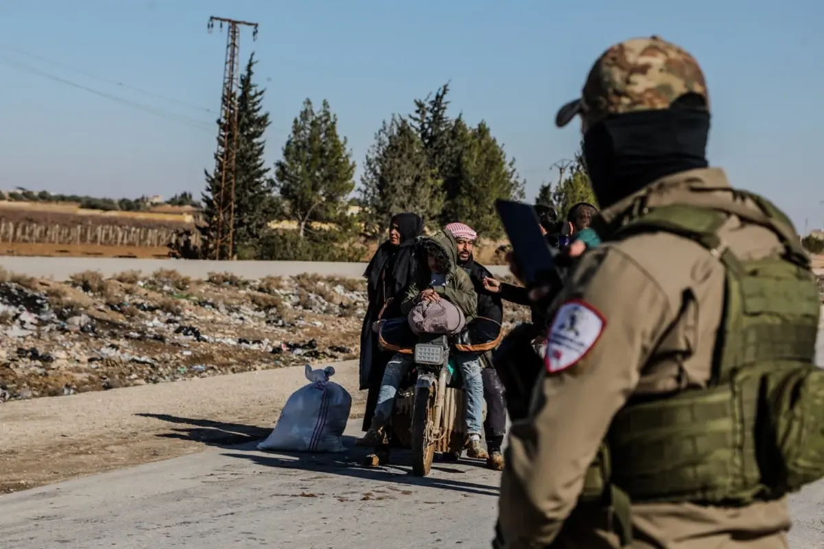 Şam Yönetimi'nden YPG'nin Fırat Batısındaki Çekilme Kararı Memnuniyeti