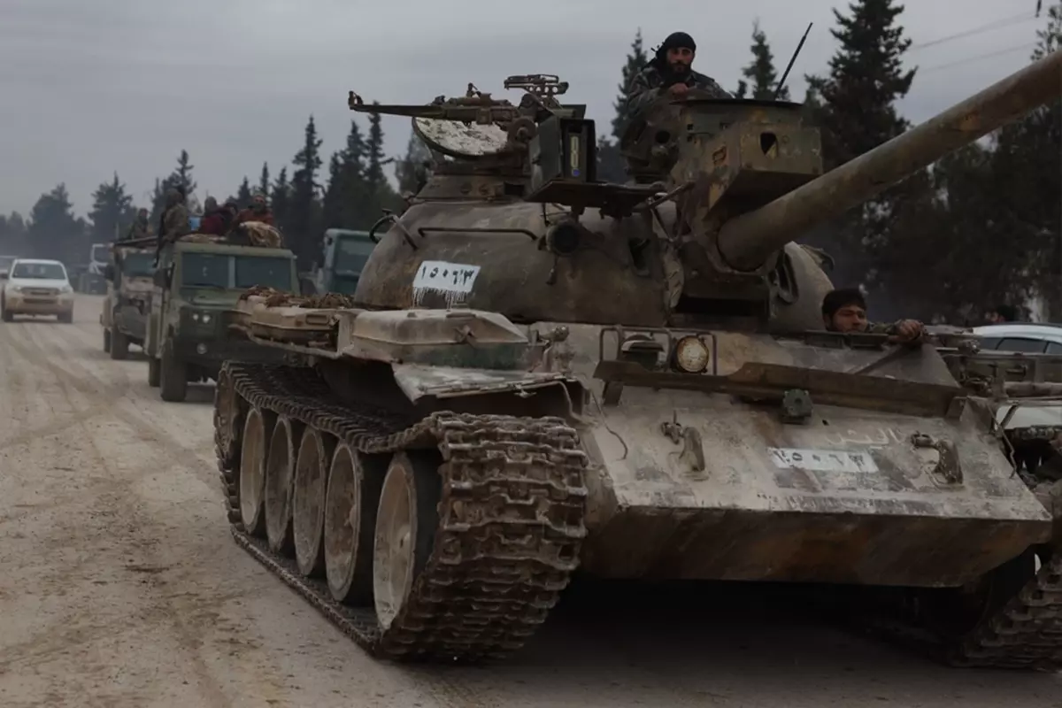 Suriye Ordusu Rakka’ya Yaklaşıyor: YPG/SDG Birimlerinin Tabka’dan Çekilmesi Başladı