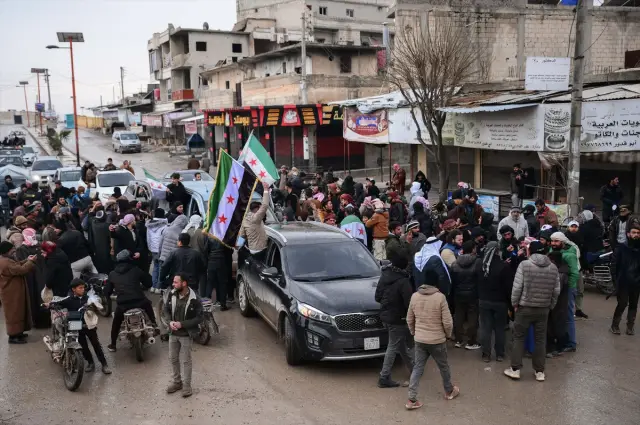 Sokaklarda coşkulu kalabalık