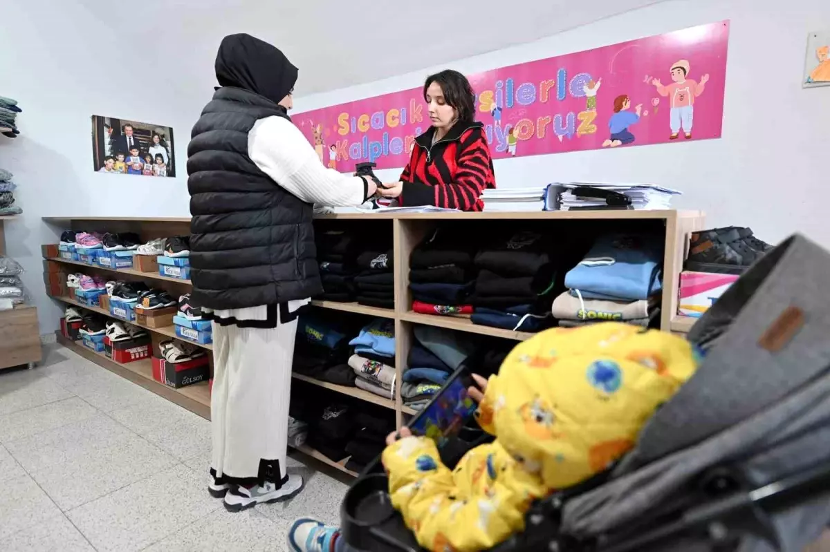 Mersin Büyükşehir Belediyesi'nden Dar Gelirli Ailelere Ücretsiz Giyim Desteği