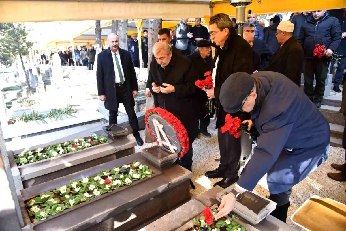 Sani Konukoğlu’nun Mezarı Başında Duygusal Anma Töreni