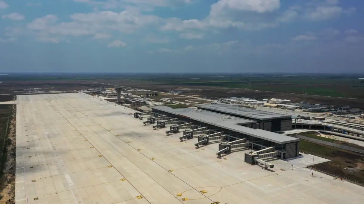 Uraloğlu: Türkiye'nin Havalimanı Pist Uzunluğu 241,4 km'ye Ulaştı, 2025'te 247 Milyon Yolcu Hedefi