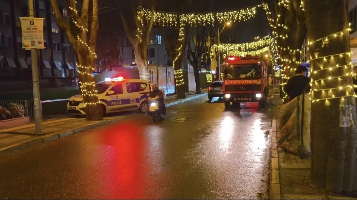 Bakırköy'de Market Merdiveni Çöktü: Çalışan Hastaneye Kaldırıldı