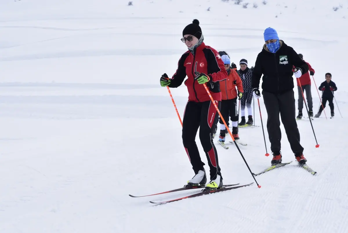Bitlis'te -15°C Soğuğunda Kayaklı Koşu Antrenmanı Şaşırtıyor