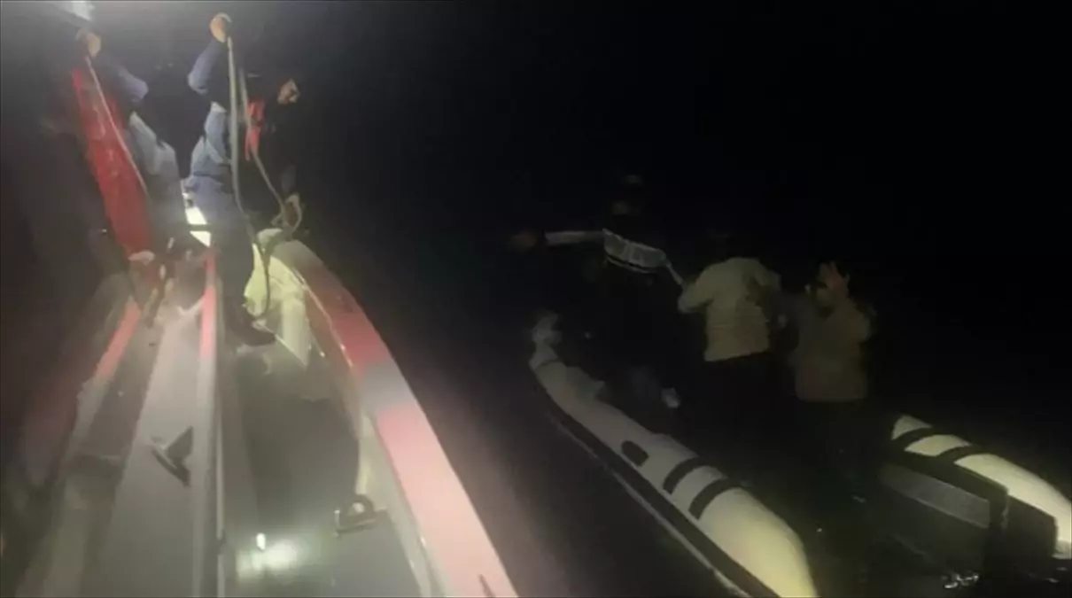 Ayvacık Açıklarında Bot Arızası Sonucu 8 Düzensiz Göçmen Hayatta Kaldı