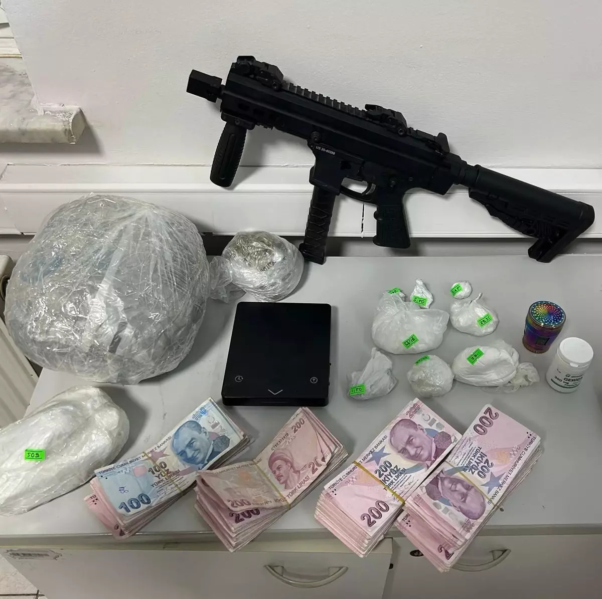 İzmir'in Menderes ilçesinde kaçak hükümlü hobi bahçesinde yakalandı