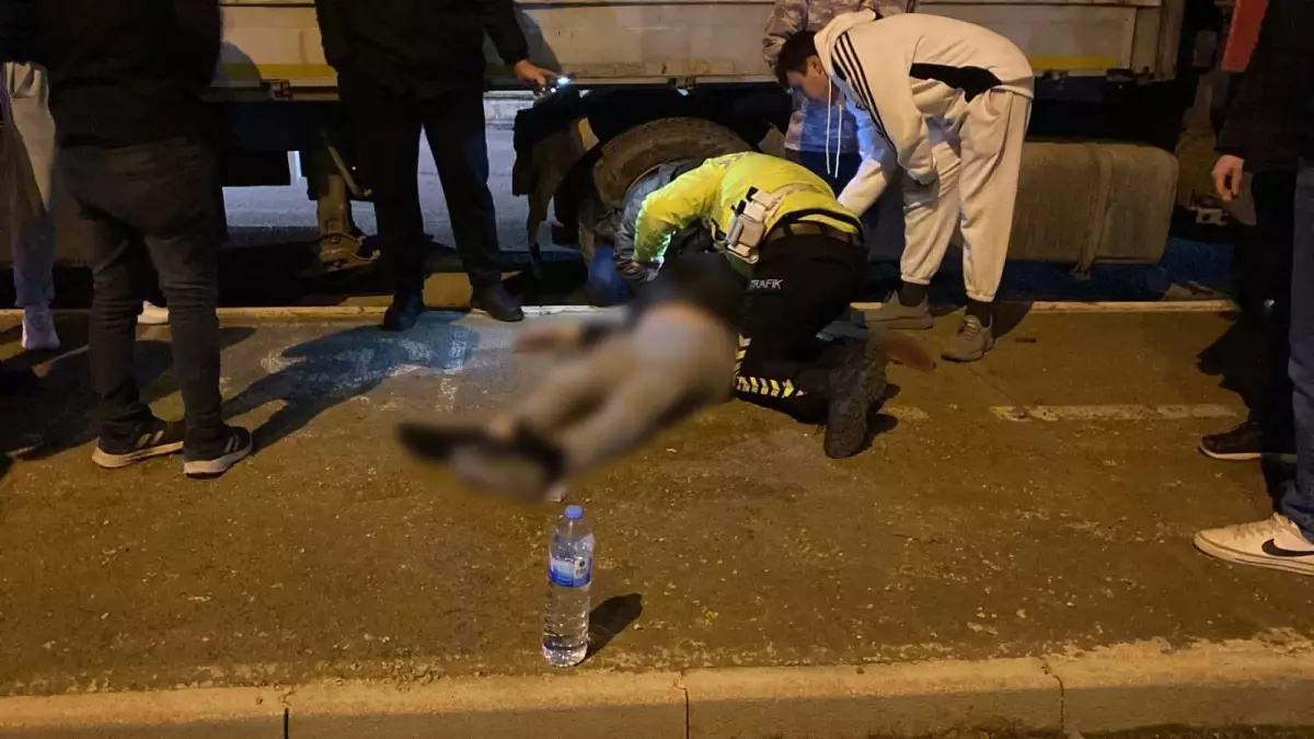 İnegöl'de Trafik Kazası: Yakıtı Biten Araç Yanında Beklerken Çarpıldı, 1 Ölü