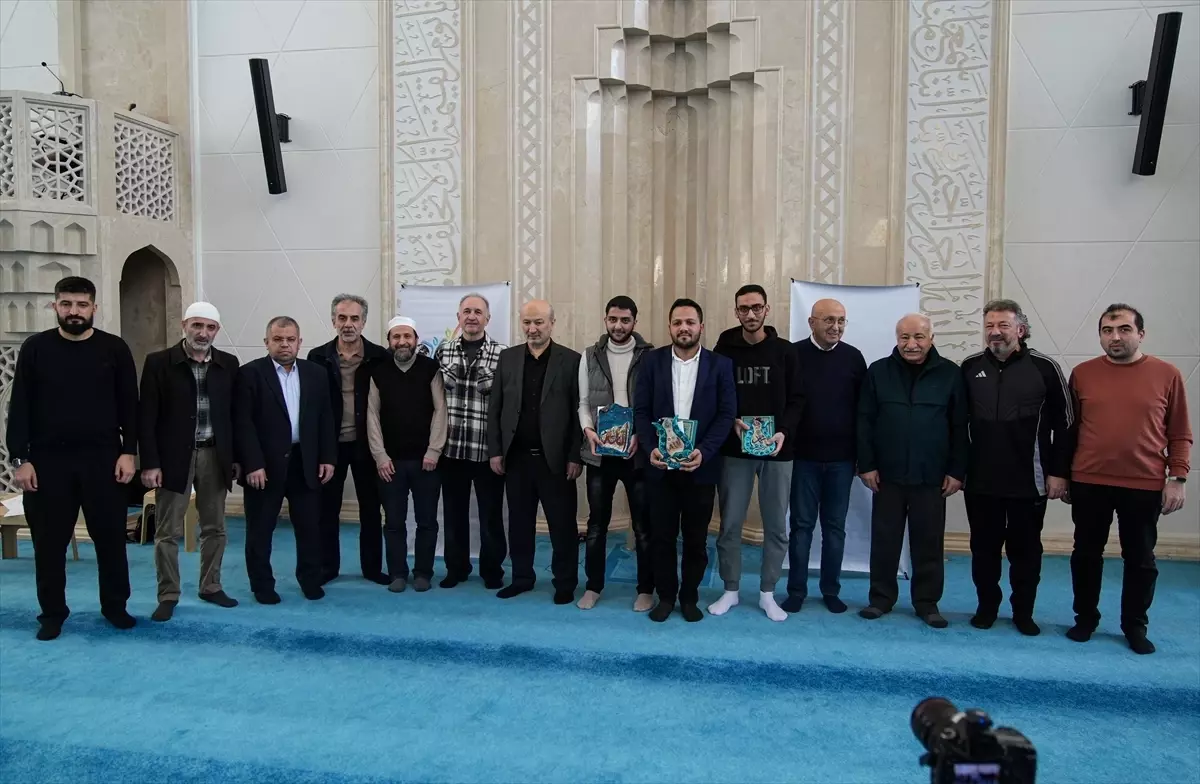 İzmir'de 27 Uluslararası Öğrenci Kur'an Okuma Yarışması Gerçekleştirildi