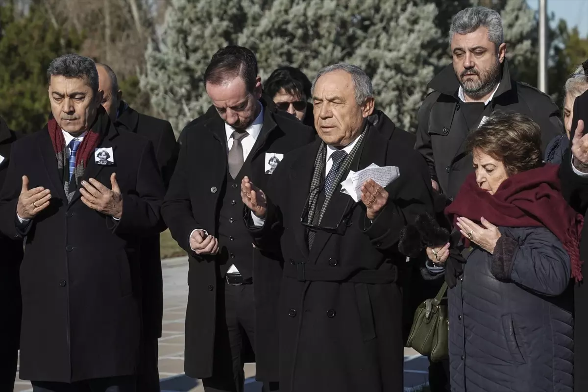 Rahşan Ecevit’in Mezarı Başında Duygusal Anma Töreni