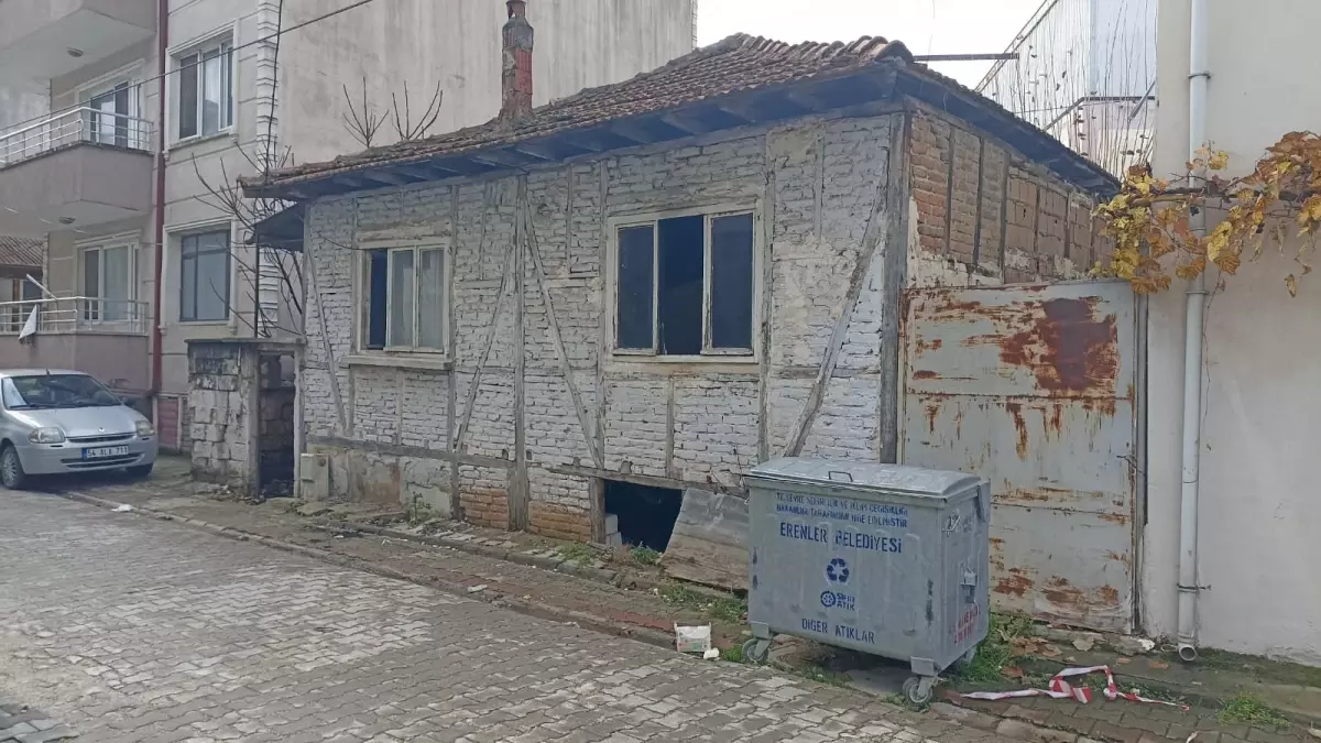 Erenler'de Tek Başına Yaşayan 62 Yaşındaki Adam Yangın Sonrası Hayatını Kaybetti