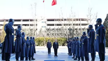 Toplantı salonunda konuşma yapan Bakan Güler