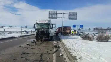 Kazada hasar gören kamyonlar