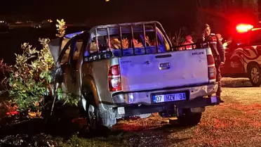 Yanmış kamyonetin yakın çekim fotoğrafı