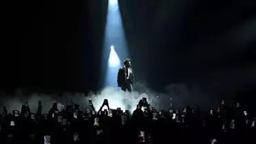 Tarkan, İstanbul’da 7 Yıllık Aradan Sonra Coşkulu Konserle Geri Döndü