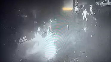 Yangın sonrası kontrol edilen beton pompası