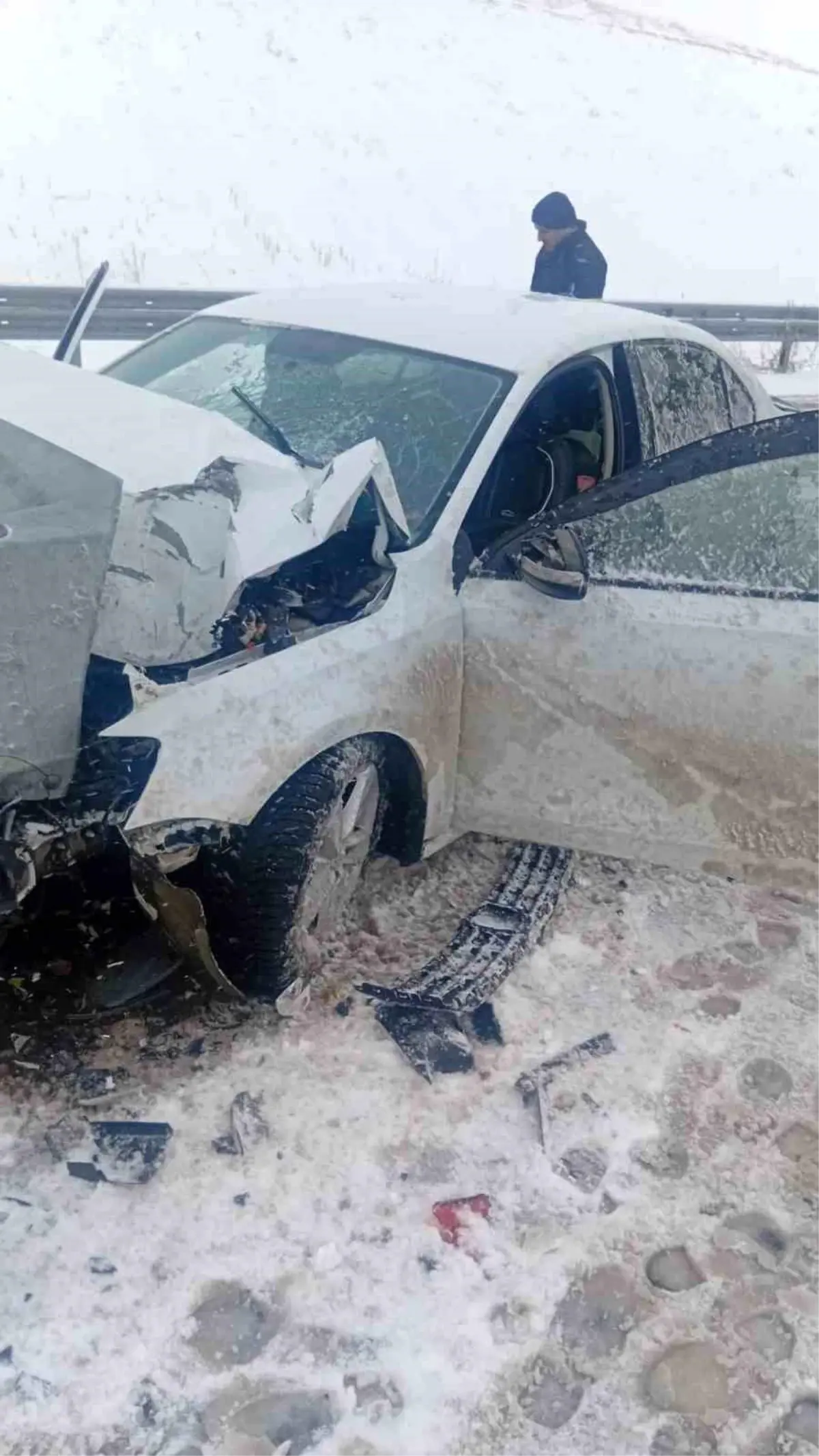 Aksaray’da Kar Yağışı Nedeniyle Zincirleme Trafik Kazası: 3 Yaralı