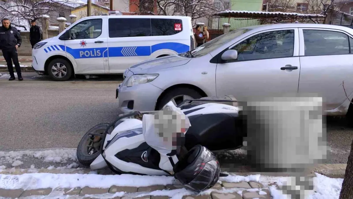 Karaman'da Motokurye ve Otomobil Çarpışması: Sürücü Yaralandı