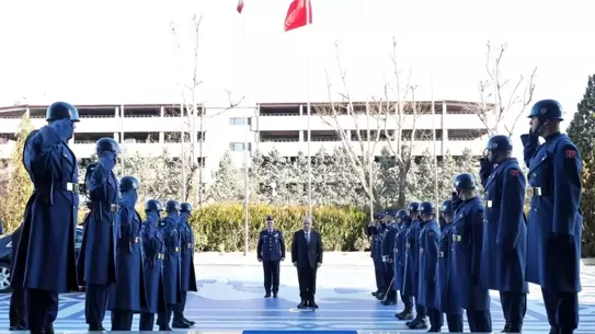 Toplantıdan bir kare: Hava Kuvvetleri yetkilileri ve Bakan Güler