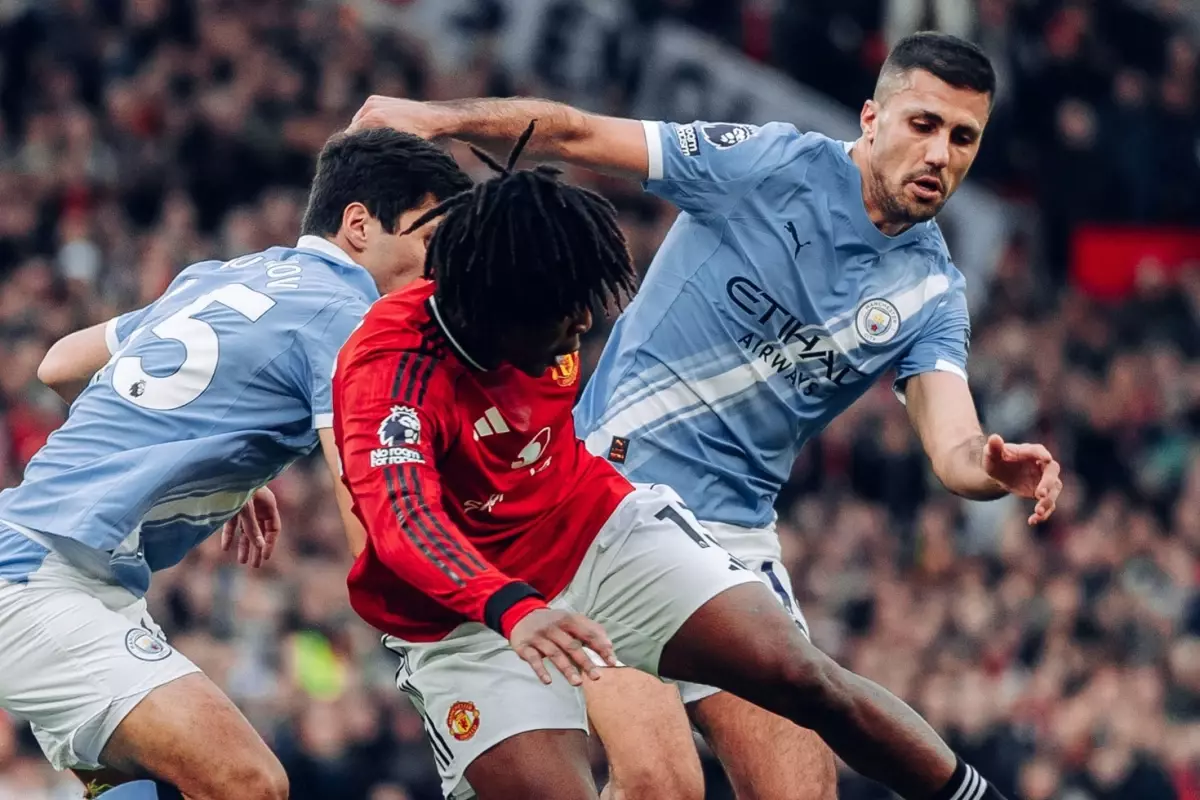 Manchester United, VAR Kararıyla Zorlanan Maçta 2-0'lık Galibiyetle City'yi Geride Bıraktı