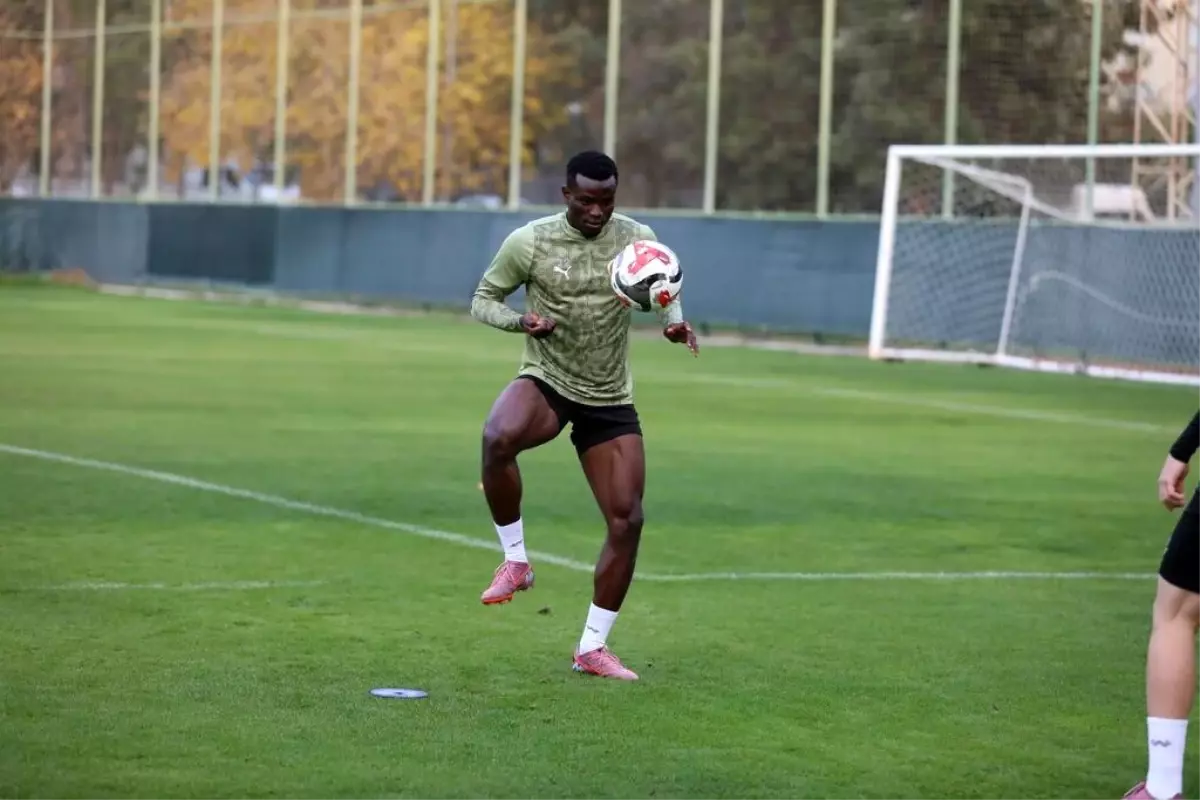 Alanyaspor, Fenerbahçe'ye Hazır: Viana Yok, Takım Stratejisini Belirledi