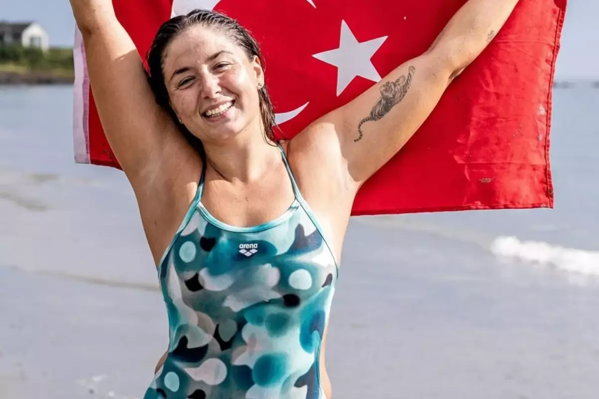 Bengisu Avcı, 4.5°C'de 1 Mil Buz Yüzmede Yeni Türkiye Rekorunu Kırdı