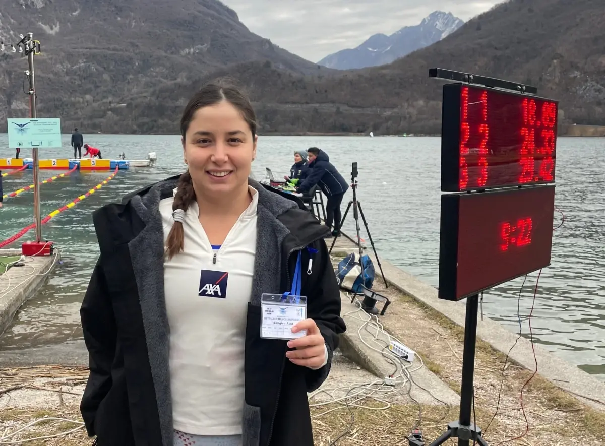 Bengisu Avcı, Buz Yüzmede 1 Mil Rekorunu Kırdı ve İklim Değişikliğine Dikkat Çekti