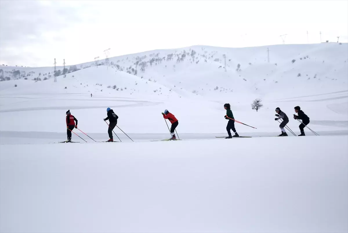 Bitlisli Kayaklı Koşu Takımı Dondurucu Soğukta Antrenmanını Sürdürüyor