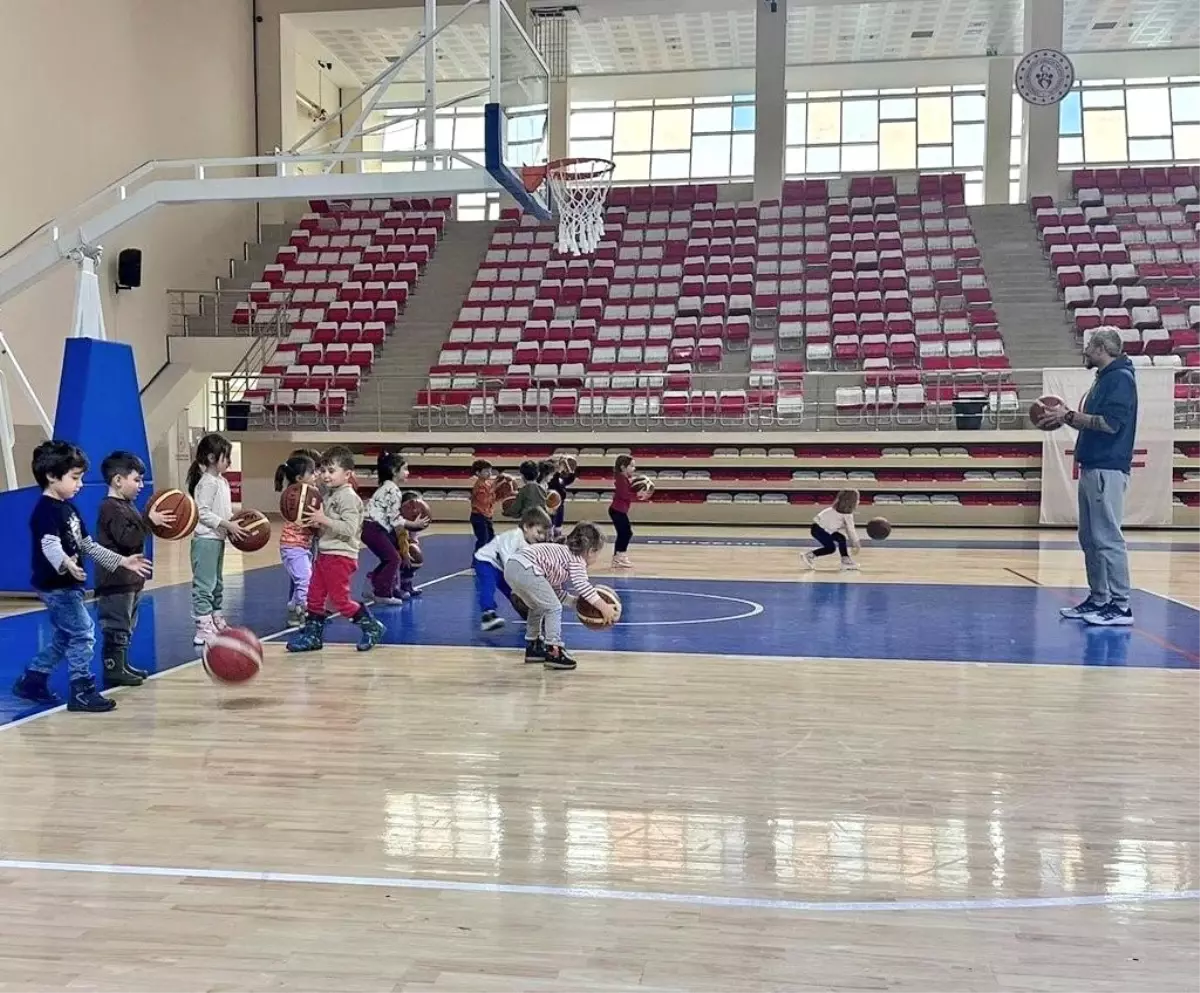 Esra Akkaya Anaokulu’nda Miniklerin Basketbol ve Jimnastik Şöleni