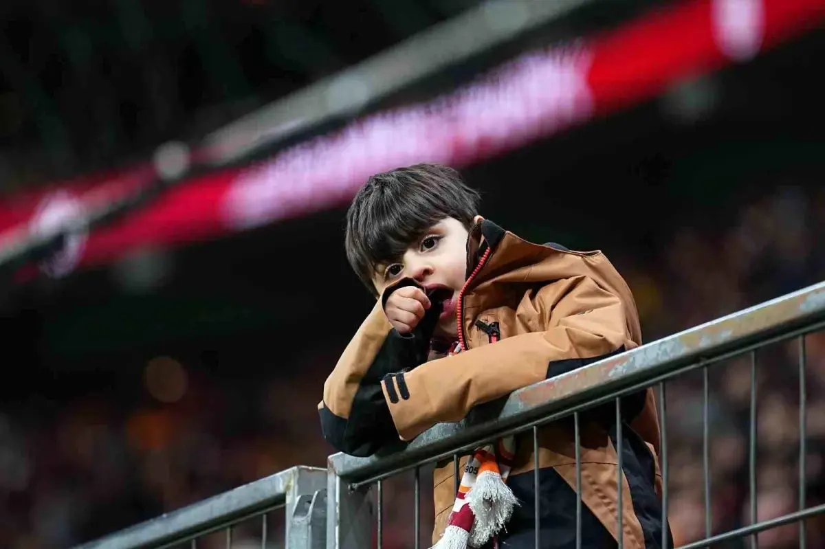 Galatasaray Taraftarının Gaziantep Maçında Yönetim Üzerine Sert Eleştirileri