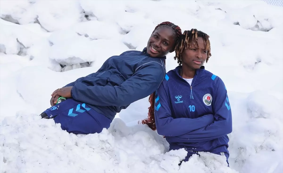 Hakkarigücü Kadın Futbol Takımı’nın Afrikalı Yıldızları Soğuğa Meydan Okuyor
