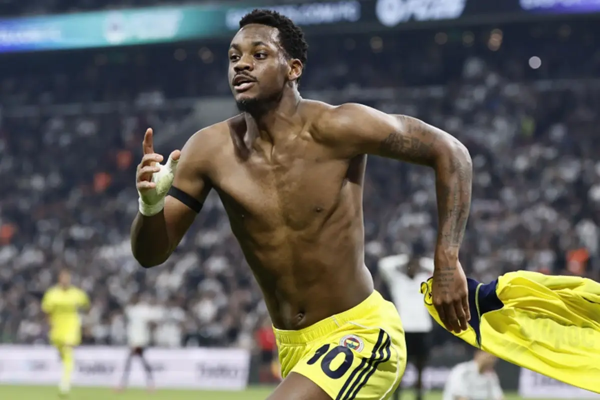 Napoli, Fenerbahçe'nin Parlayan Forveti Jhon Duran'ı Transfer Listesine Ekledi