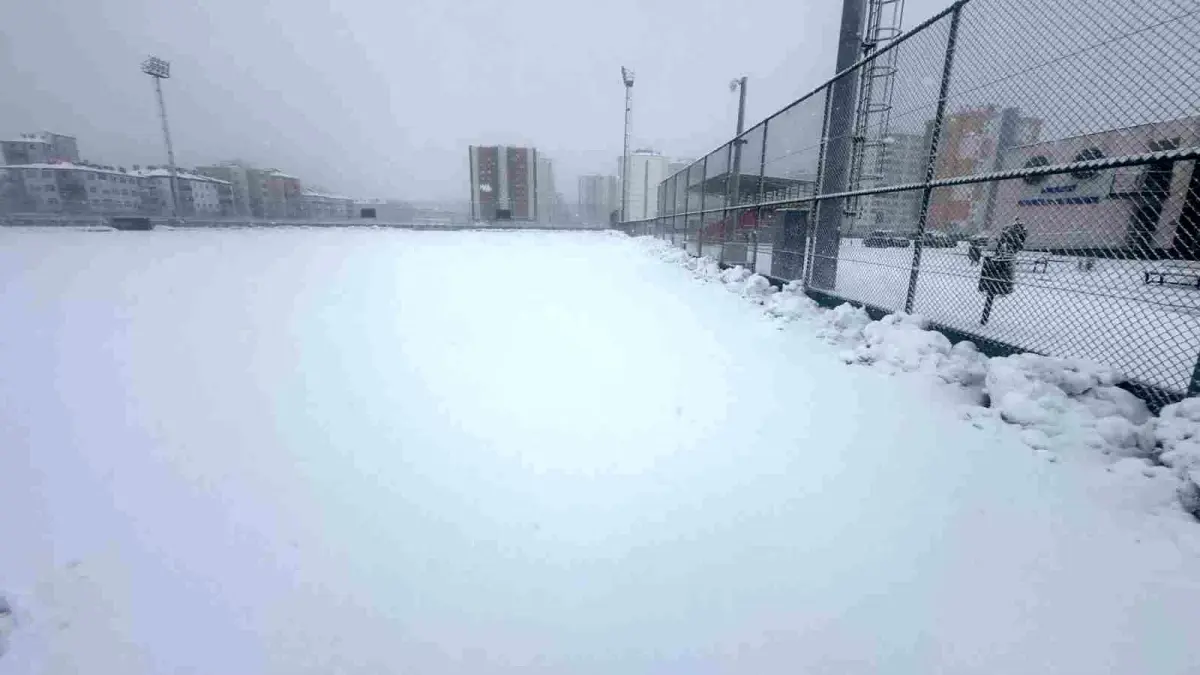 Kayseri’de Kar Yağışı U18 ve U14 Futbol Müsabakalarını Erteltti