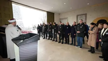 Tören alanında Yüksel Okçuoğlu'na saygı duruşu