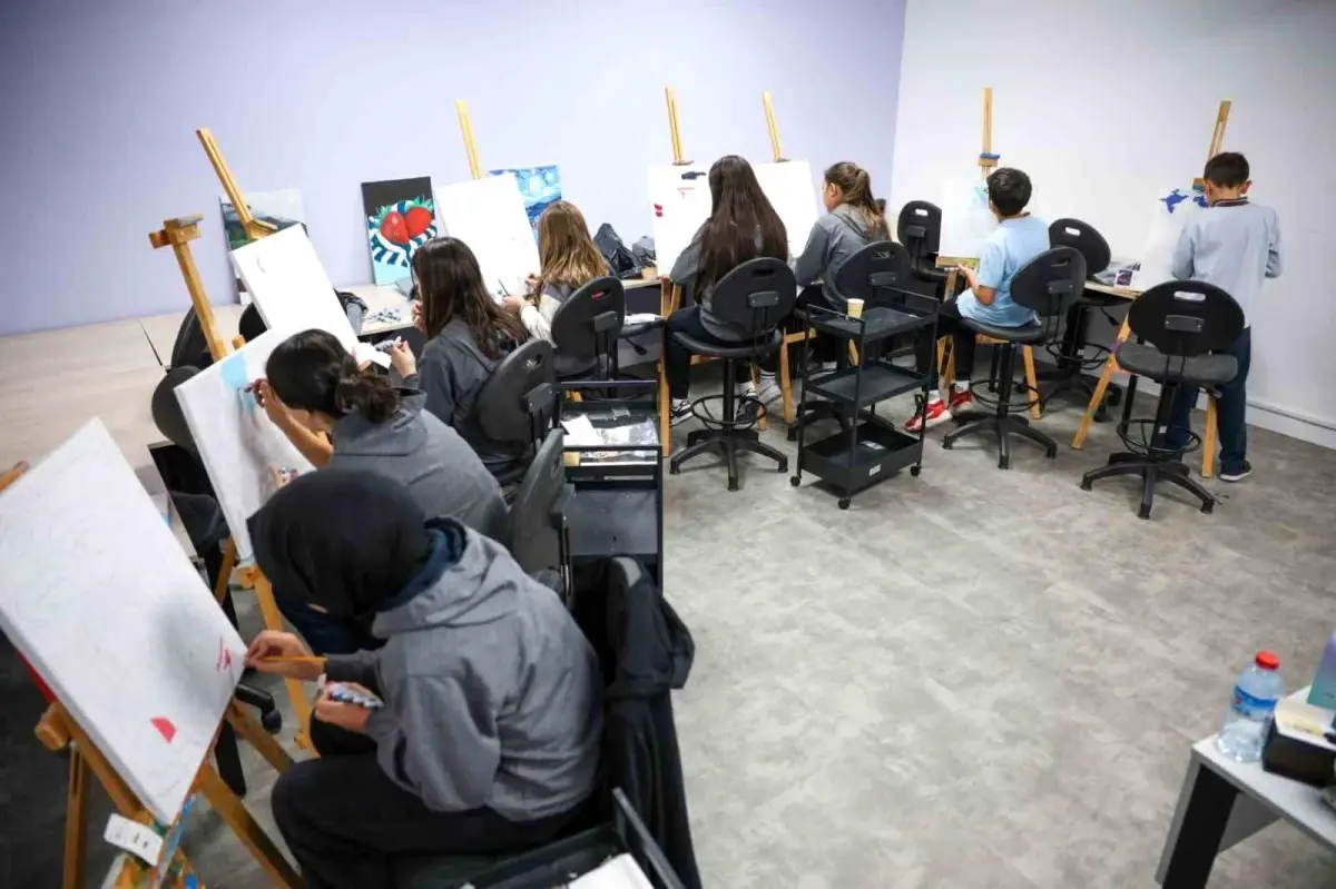 Kocaeli Gençlik Merkezleri 2025'te 24 Bin Öğrenciye Kapsamlı Eğitim ve Sosyal Program Sunuyor