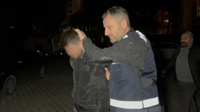 Olay yerinde hasar görmüş kafe içi